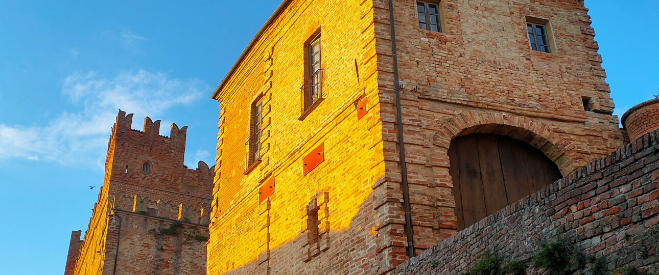 Tour Torri e Castelli del Monferrato in Vespa