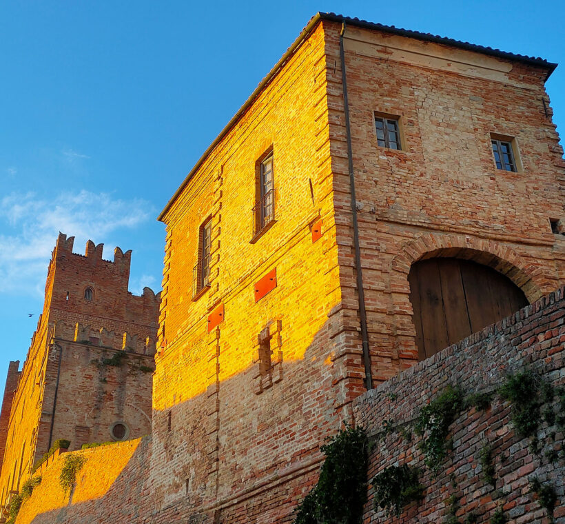 Tour Torri e Castelli del Monferrato in Vespa