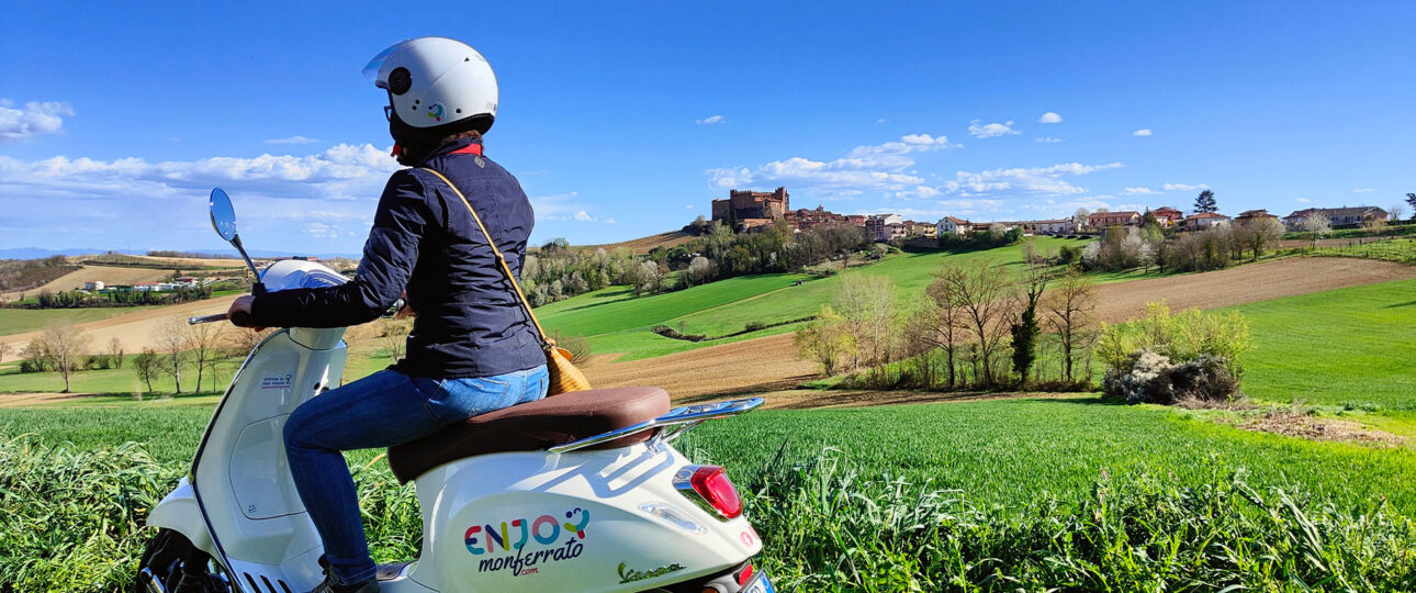 Visita Castelli Cantine e Paesaggi del Monferrato in Vespa