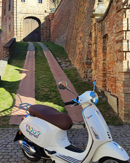 Visita Castelli Cantine e Paesaggi del Monferrato in Vespa